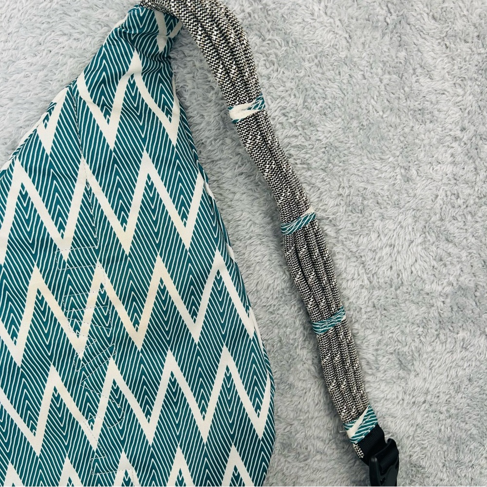 Kavu Chevron Rope Sling Bag Blue and Cream Organization Storage Pockets - Picture 12 of 15